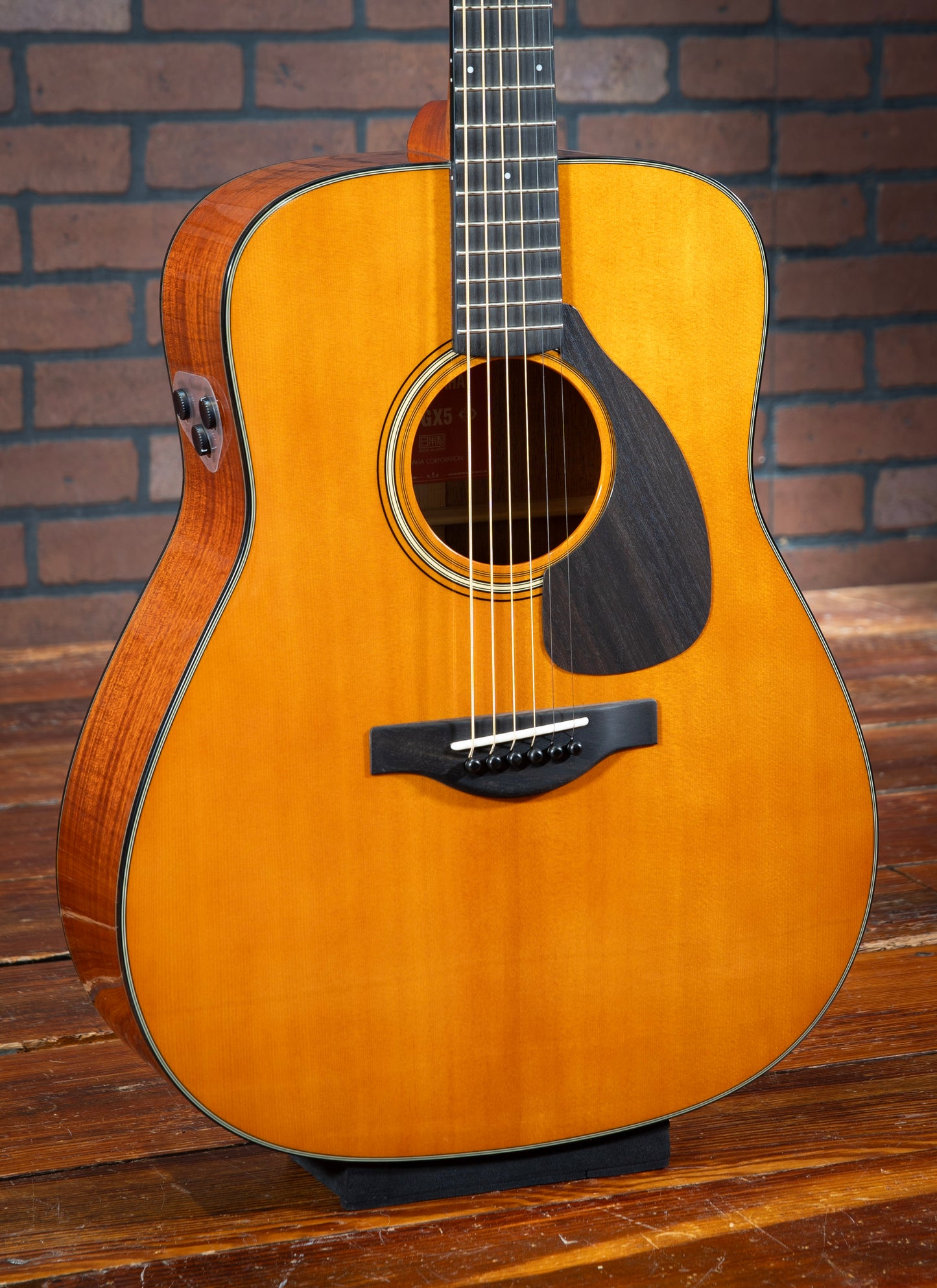 Yamaha FGX5