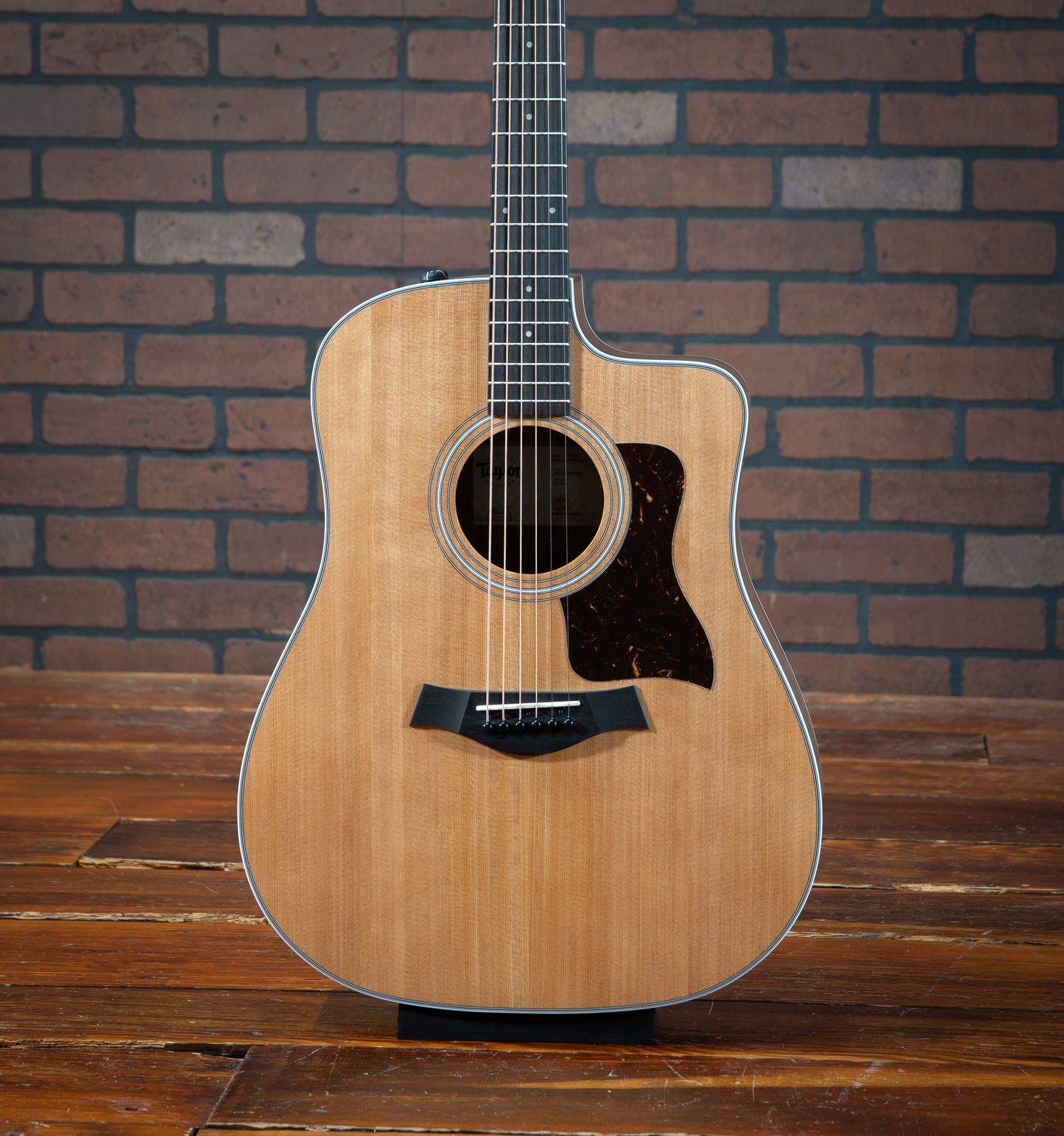 Taylor 210ce