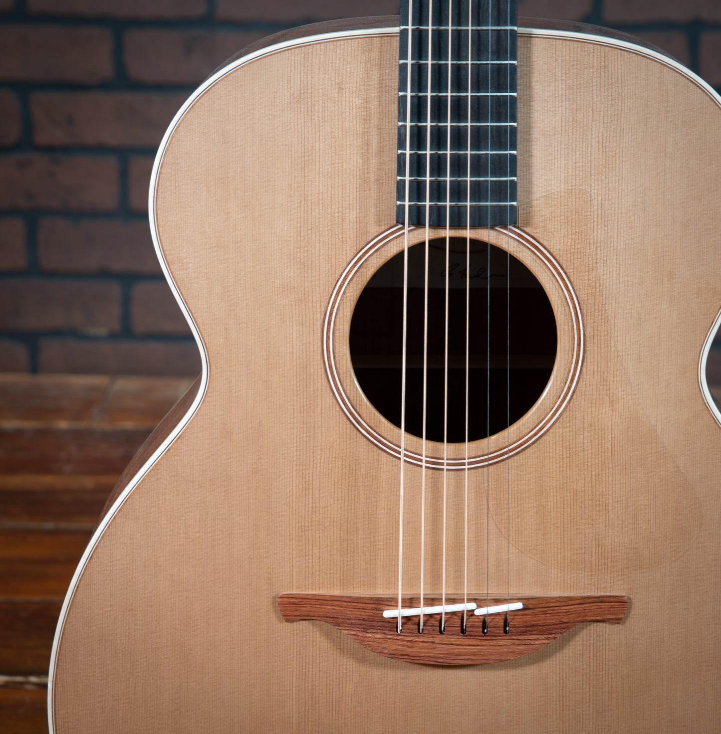 Lowden O-22 (Mahogany/Red Cedar)