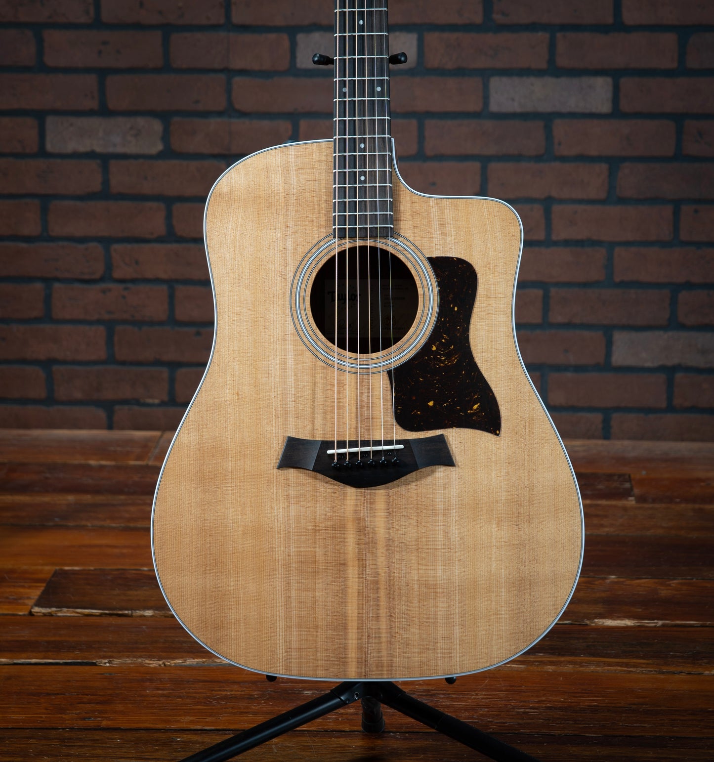Taylor 210ce