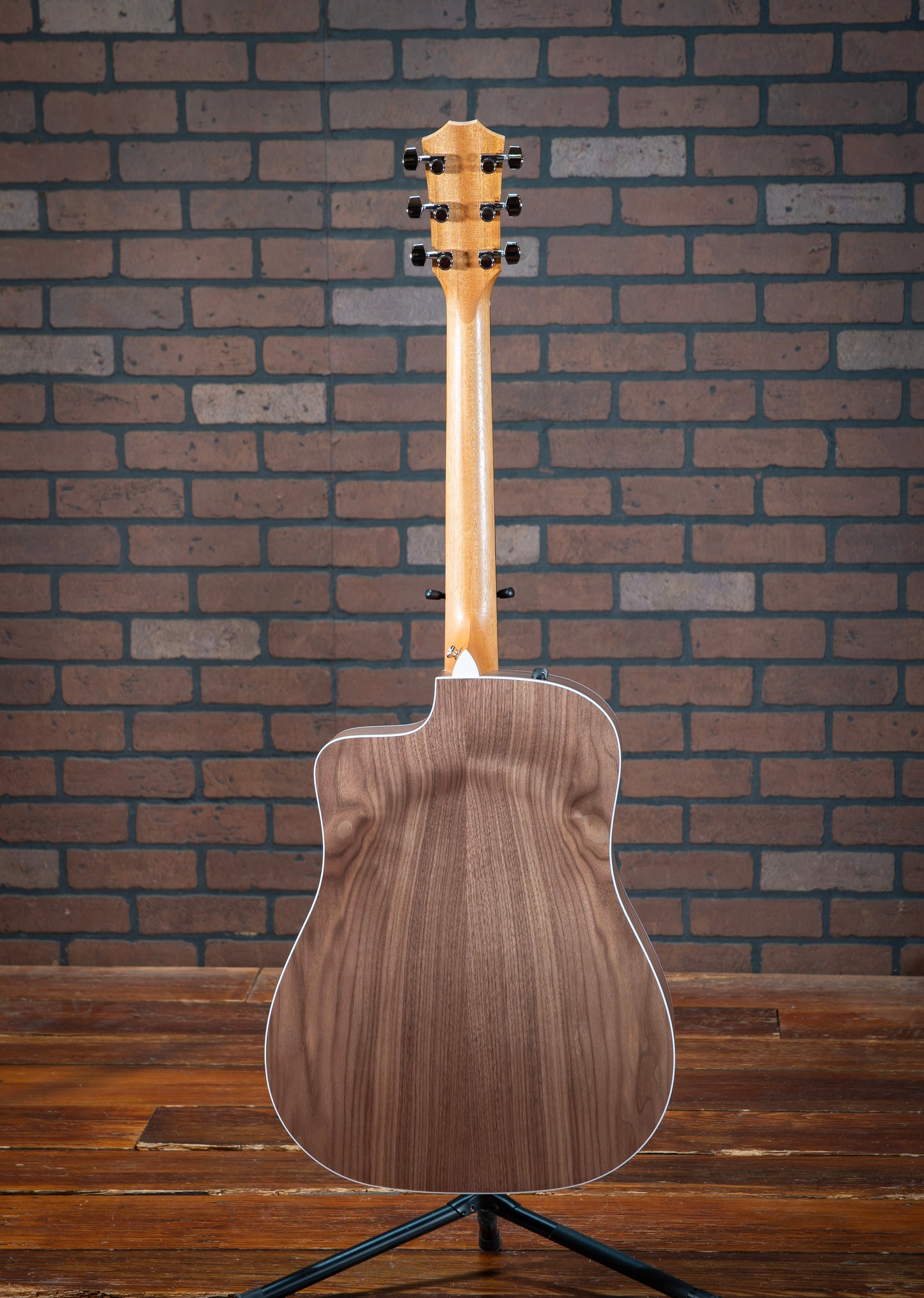 Taylor 210ce