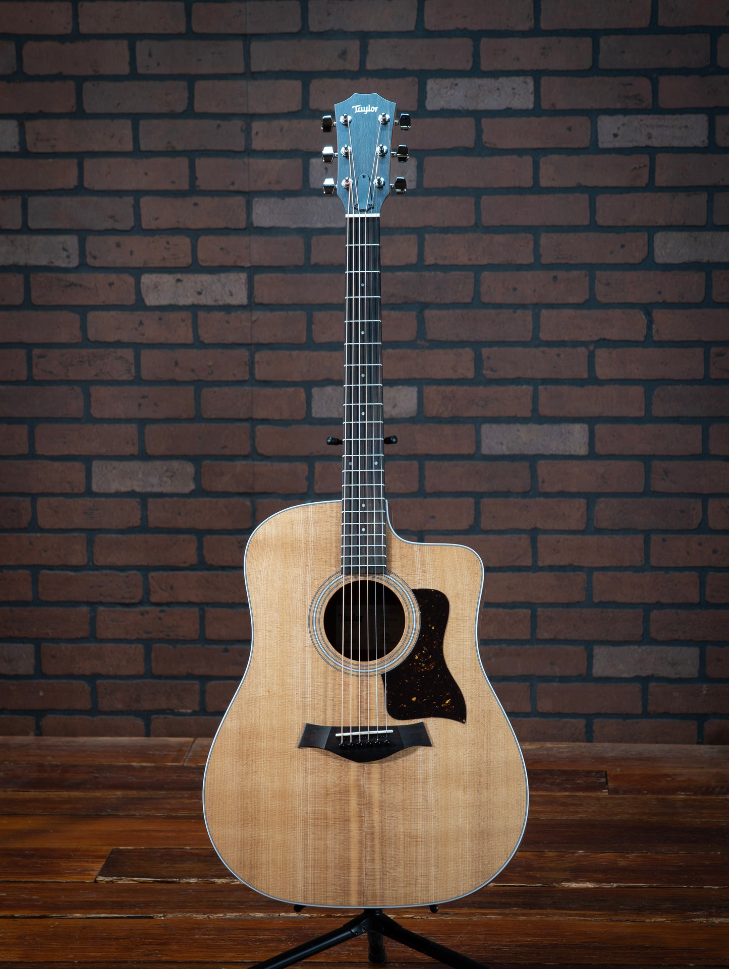 Taylor 210ce