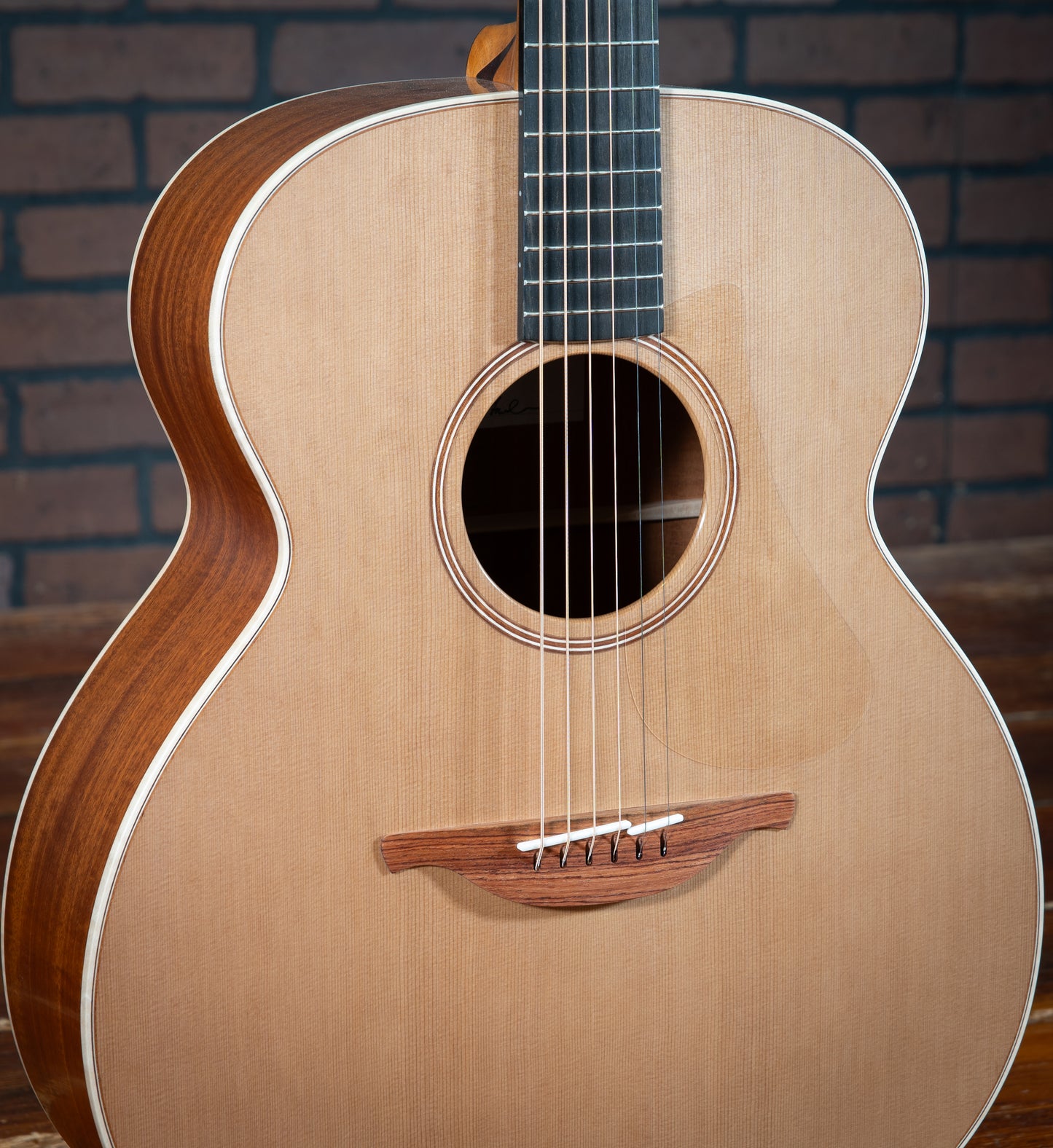 Lowden O-22 (Mahogany/Red Cedar)
