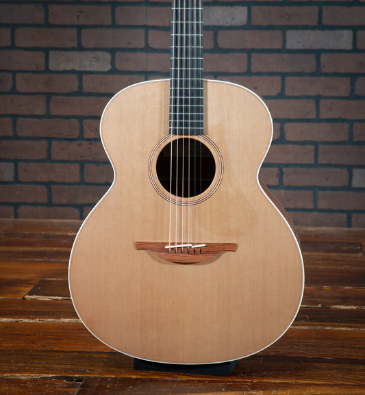 Lowden O-22 (Mahogany/Red Cedar)
