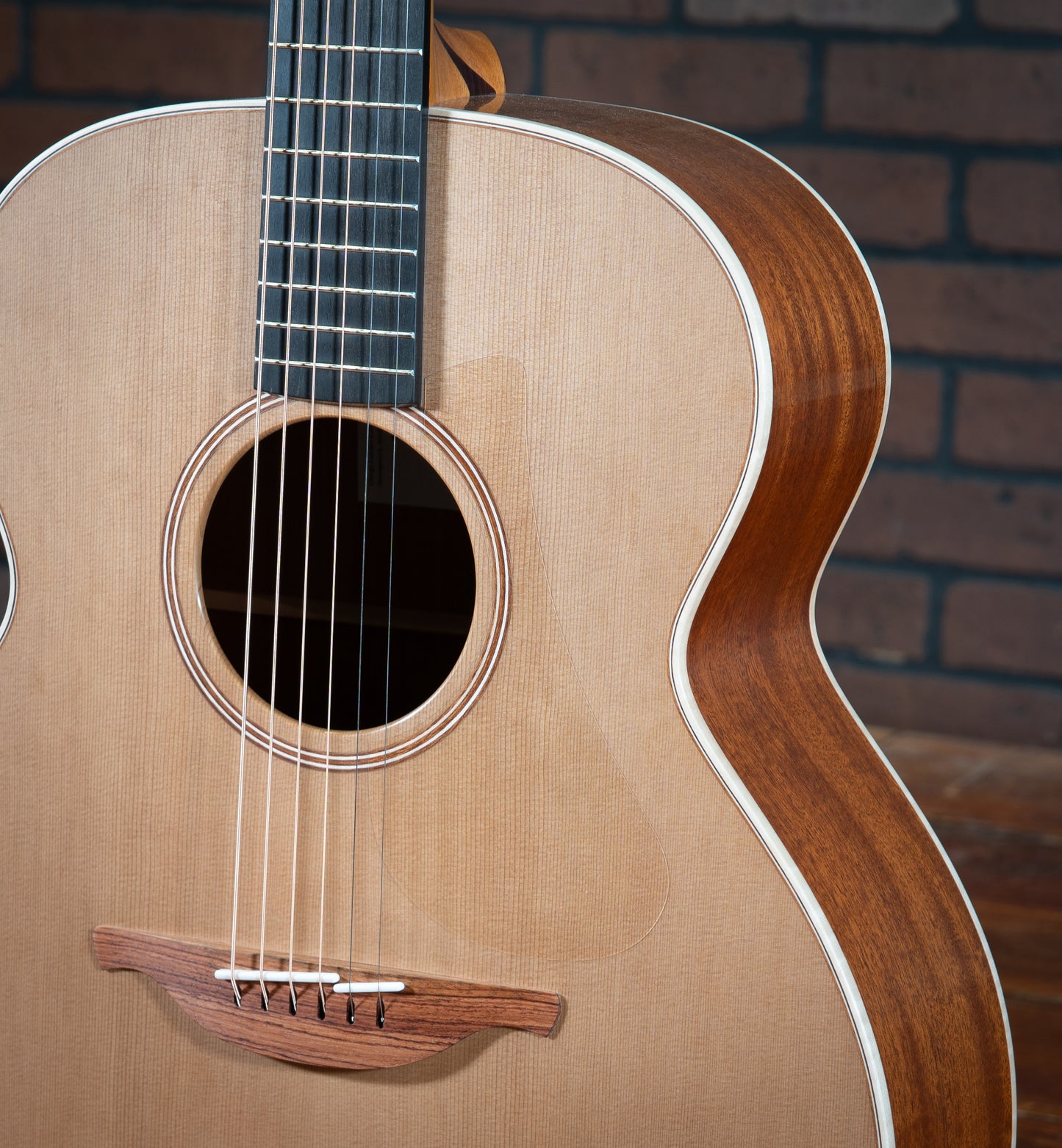 Lowden O-22 (Mahogany/Red Cedar)