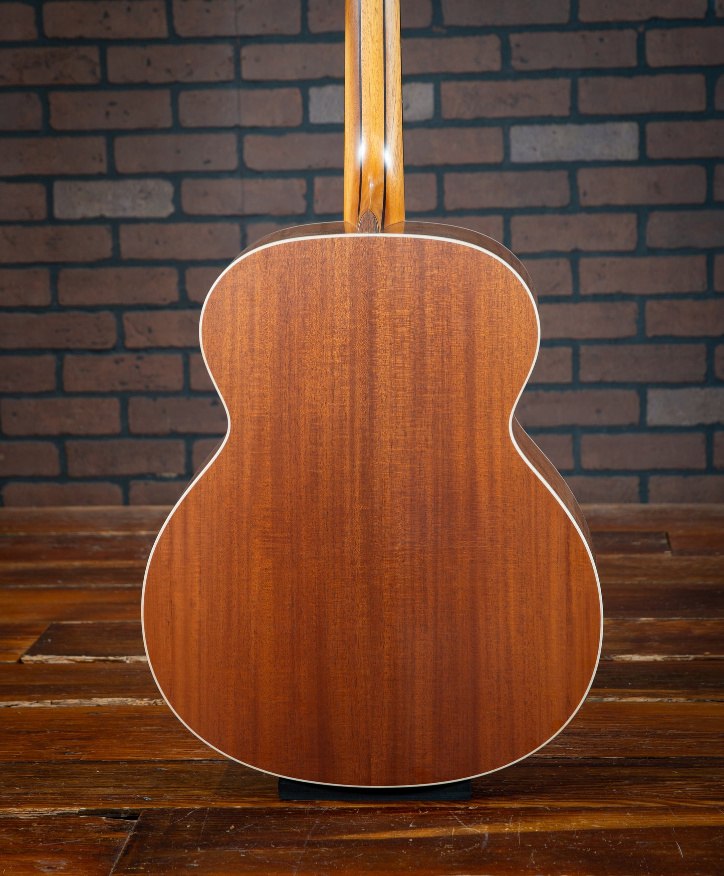 Lowden O-22 (Mahogany/Red Cedar)